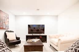 Sanctuary in the city | FREE parking | Walkable - Image 5