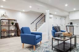 MODERN & SPACIOUS 2-BR ✮✮✮✮✮ SUBWAY // SHOPPING - Image 3