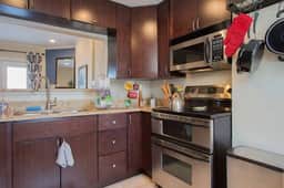The Presidential Retreat, a 2BR + Loft Townhouse - Image 4