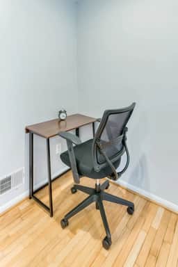 3BR Modern Home with Pool & Sunroom - National Harbor - Image 5