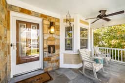 Clarendon Getaway, 6-BR Luxurious Urban Estate - Image 5
