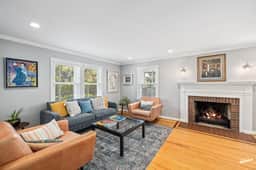 Clarendon Retreat, 5-BR Luxurious Urban Estate - Image 4