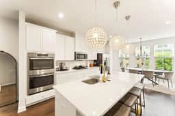 Ashburn 4-BR Homestay / Close to Dulles & METRO - Image 4