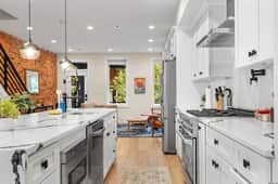 Central DC 5-BR Townhome - Walk to METRO-rail - Image 2