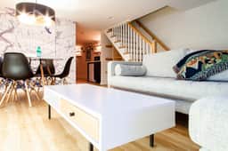 ✳ MODERN & SPACIOUS 1-BR ✳ SUBWAY // SHOPPING - Image 2