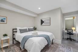 Central 2-BR City Sanctuary - Commuter-Friendly - Image 3
