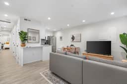 Central 2-BR City Sanctuary - Commuter-Friendly - Image 4