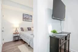 1-BR Oasis in Hill East / Lincoln Park + METRO - Image 2