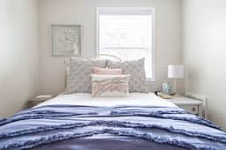 Transit-Friendly Home // Old Town // Parking - Image 2