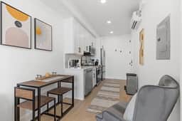 Fully furnished & equipped Studio Steps to HStreet - Image 4