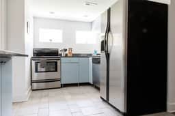HISTORIC HOME - AMAZING LOCATION ** PARKING ** W/D - Image 5