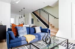 Chic 2-Bedroom Flat | 2 Floors | METRO Accessible! - Image 3