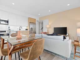 2-Level 2BR & Terrace - Near Metro & Union Market - Image 3