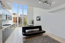 Loft Near Subway, Free Parking, Walk to Shopping - Image 5