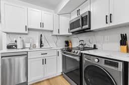 Stylish 2-BR, Only Minutes to Union Station - Image 4