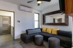 Short Drive to Downtown and Beaches - Image 4