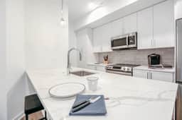 1-BR Retreat in Hill East / Lincoln Park + METRO - Image 3