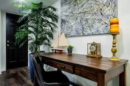 LUXE 1-BR STUDIO SPACE / Desirable Location + Well-equipped - Image 4