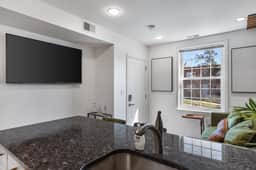 1-BR Chic Suite / Minutes Walk to H St / Trolley - Image 5