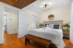1-BR Chic Suite / Minutes Walk to H St / Trolley - Image 2