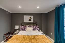 Walk to the White House from a Posh Penthouse - Image 3