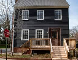 The Cocoon Historic Rustic Apt Close to Downtown - Image 3