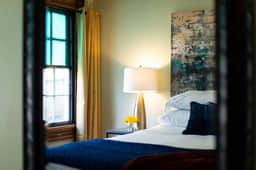 The Cocoon Historic Rustic Apt Close to Downtown - Image 4