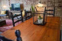 The Cocoon Historic Rustic Apt Close to Downtown - Image 5