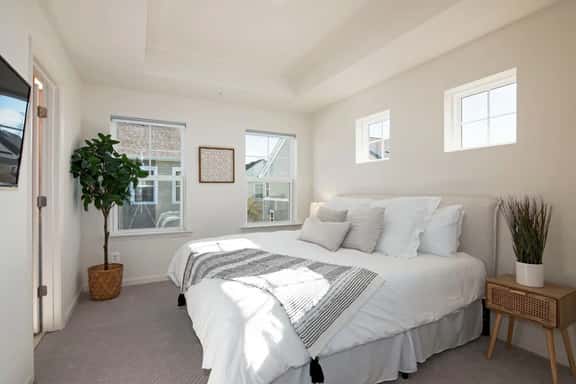 New, Intown Waterfront Townhome wPool & Location! - Image 1