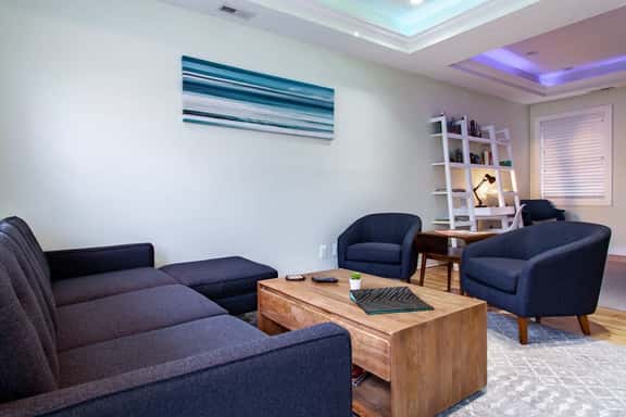 MODERN HOME NEAR CAPITOL HILL - Walk to METRO subway - Image 1