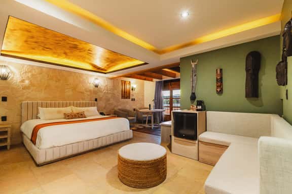 Casa Laja Hotel - Suite with Cathedral Views - Image 1