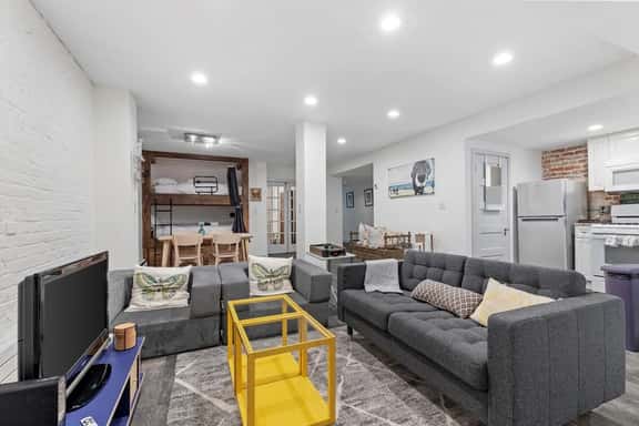 Cheery Flat in Adams Morgan - Mt Pleasant - Image 1