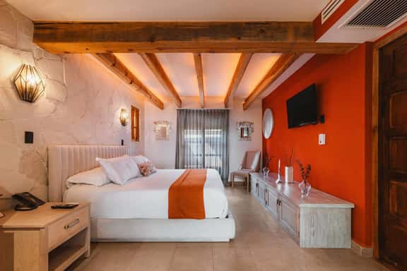 Elegant King Suite in San Miguel de Allende - Image 1