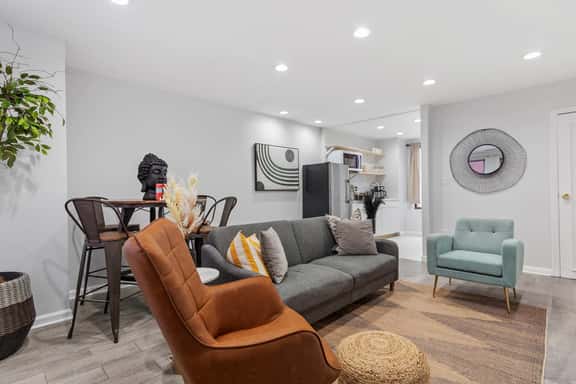 Historic Gaslight 2BR - Walk to the White House - Image 1