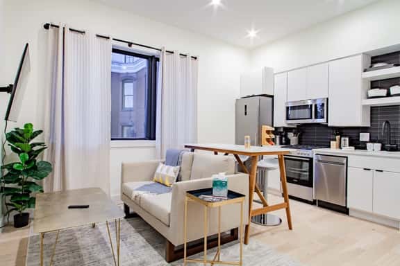 Eastern Market & METRO Accessible, Modern Charm, Walk Everywhere! - Image 1