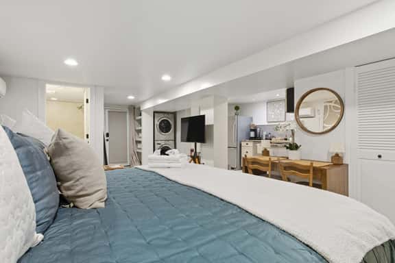 Petworth Gem - Modern Studio Near METRO rail - Image 1