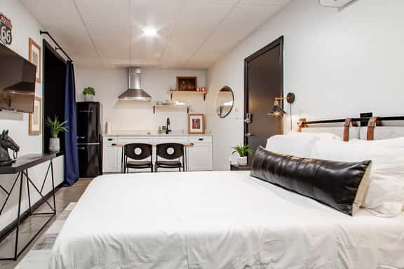 Tiny Space, Huge Charm - Near the White House - Image 1