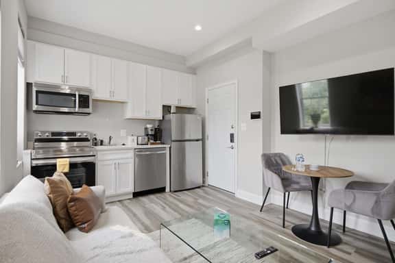 Historic Capitol Hill Apt Near Metro + Laundry - Image 1