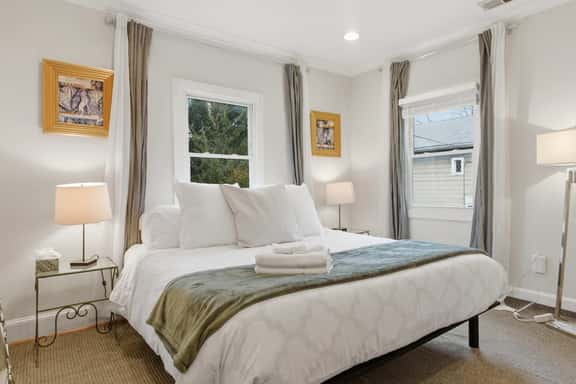 Spacious 4BR Home - Walk to METRO station - Image 1