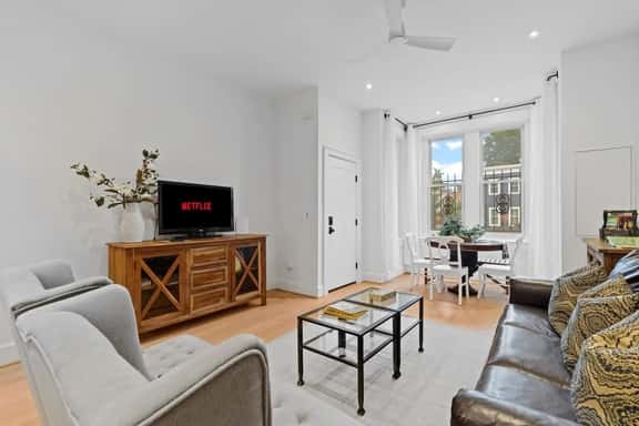 Capitol Hill 2-BR in Historic Townhome - Image 1