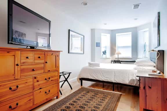 Modern 2BR Apartment Near Union Station DC - Image 1