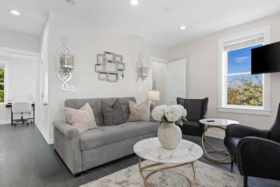 Modern NW D.C. 2BR  - Near METRO & Rock Creek Park - Image 1