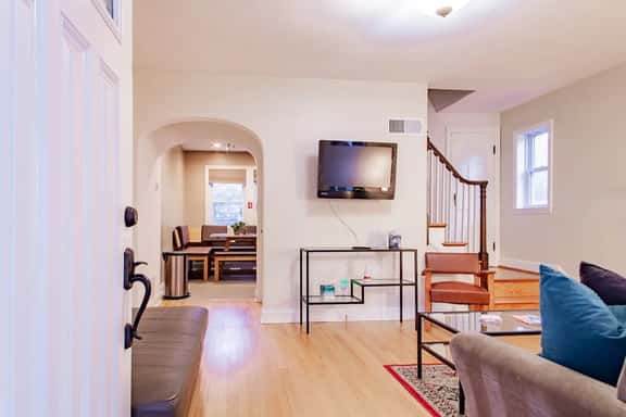 Pentagon City Homestay / Parking available - Image 1
