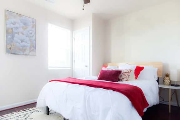 Lovely 2BR & Short Ride to Union Station - Image 1
