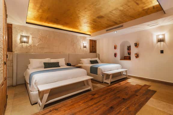 Elegant Double Queen Room - Casa Laja Hotel - Image 1