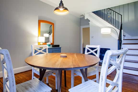 Old Town Traveler's Retreat in Prime Location ✯✯✯✯✯ 2-BR Homestay - Image 1