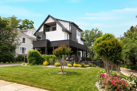 Top of The Hill / Luxury Clarendon 4-BR Homestay - Image 1
