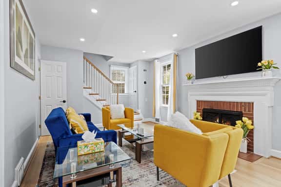 3-BR Colonial Retreat, Walk to Dwntwn Silver Spring & METRO - Image 1