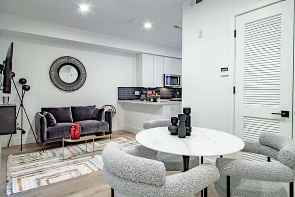 2-BR in Great DC Location / Transit & Shopping - Image 1