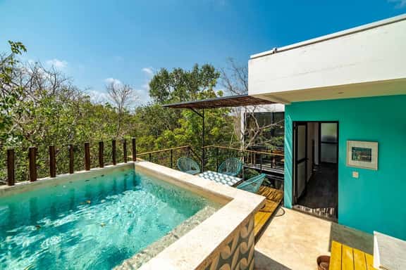 CHIC 3-Levels at MUN - Rooftop Deck - Pool - Image 1